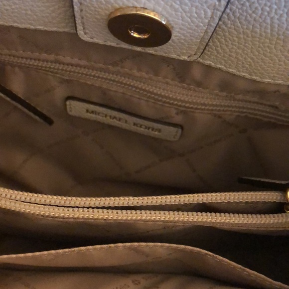 NWOT BEIGE MK HANDBAG - Picture 4 of 6